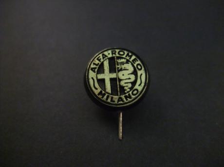 Alfa-Romeo Milano Italiaanse autofabrikant  zwart-goudkleurig logo